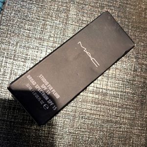 Max Studio Fix Fluid